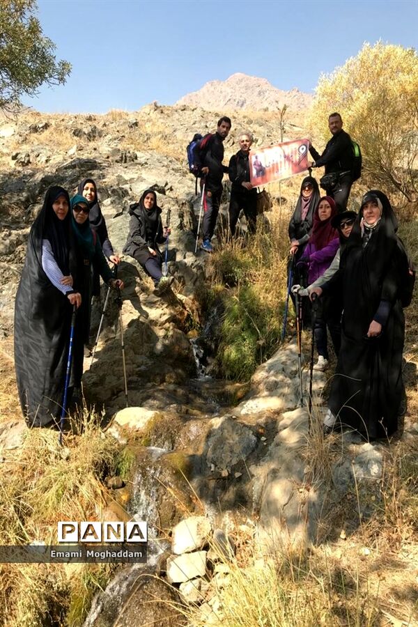 کوهنوردی همکاران اداری منطقه ۲ به مناسبت هفته تربیت‌بدنی