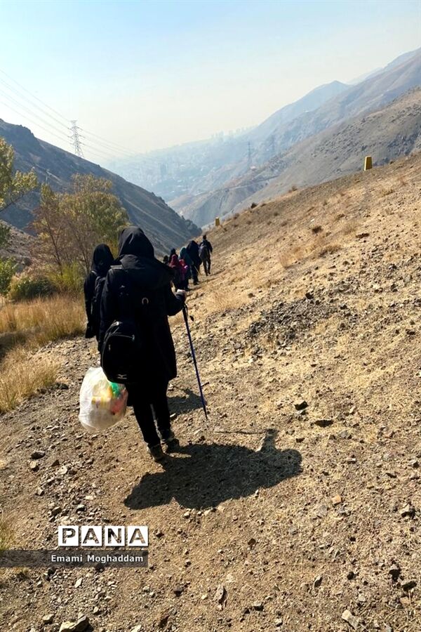 کوهنوردی همکاران اداری منطقه ۲ به مناسبت هفته تربیت‌بدنی