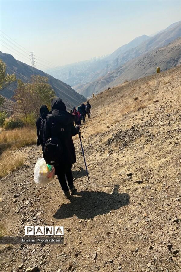 کوهنوردی همکاران اداری منطقه ۲ به مناسبت هفته تربیت‌بدنی
