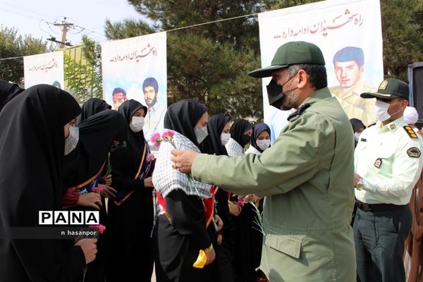 برگزاری صبحگاه مشترک به مناسبت هفته بسیج دانش‌آموزی در فلاورجان