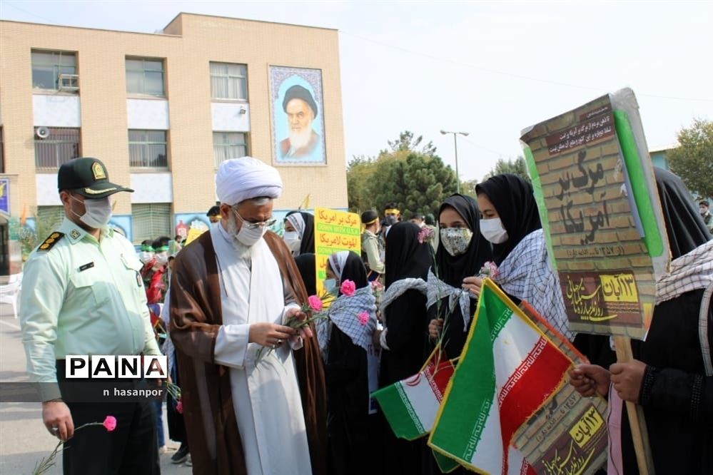 برگزاری صبحگاه مشترک به مناسبت هفته بسیج دانش‌آموزی در فلاورجان