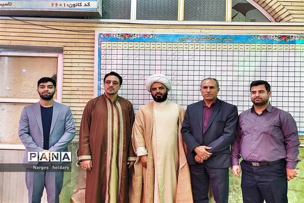 برپایی محفل انس با قرآن در شهرستان امیدیه