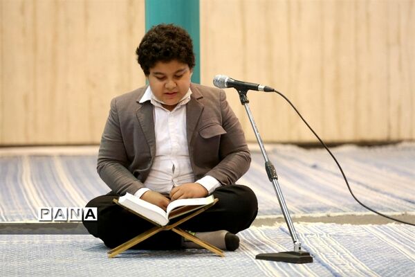 محفل انس با قرآن دانش آموزی در حسینیه جماران