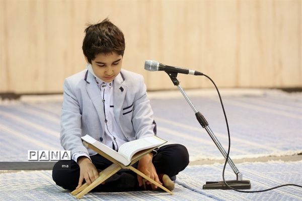 محفل انس با قرآن دانش آموزی در حسینیه جماران