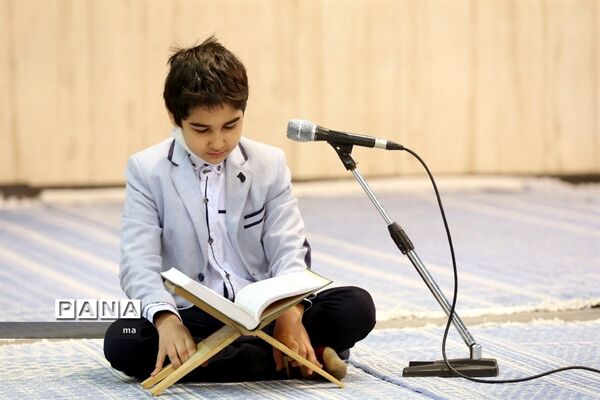 محفل انس با قرآن دانش آموزی در حسینیه جماران
