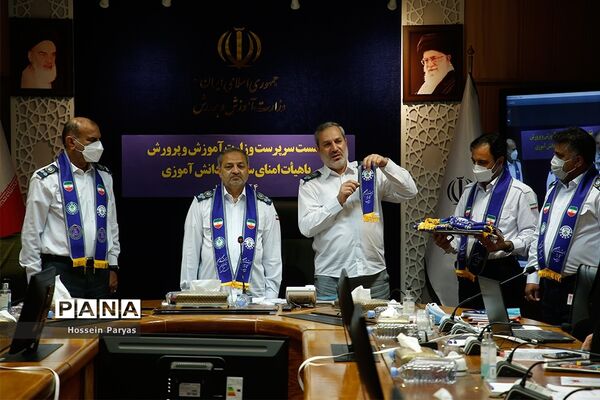 نشست سرپرست وزارت آموزش و پرورش با هیات امنای سازمان دانش‌آموزی