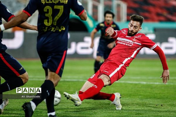 دیدار تیم‌های فوتبال پرسپولیس و نساجی