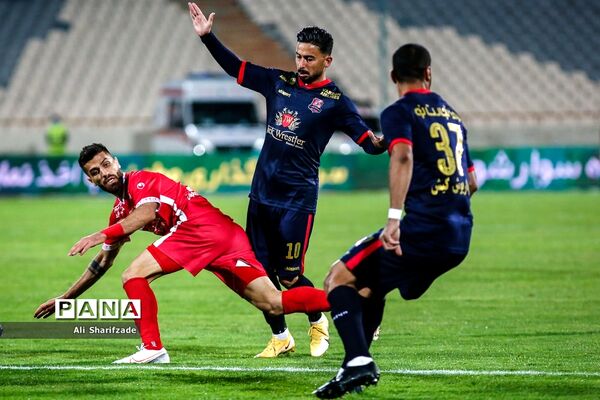 دیدار تیم‌های فوتبال پرسپولیس و نساجی