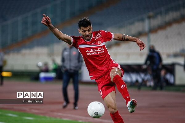 دیدار تیم‌های فوتبال پرسپولیس و نساجی