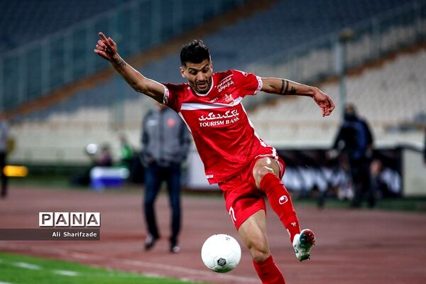 دیدار تیم‌های فوتبال پرسپولیس و نساجی