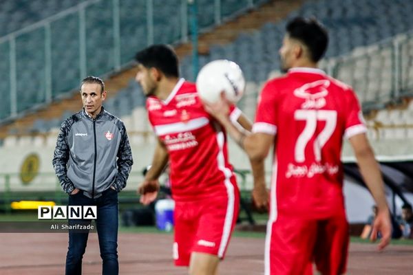 دیدار تیم‌های فوتبال پرسپولیس و نساجی