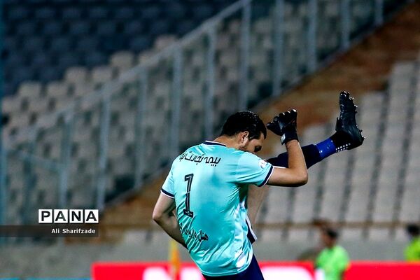 دیدار تیم‌های فوتبال پرسپولیس و نساجی