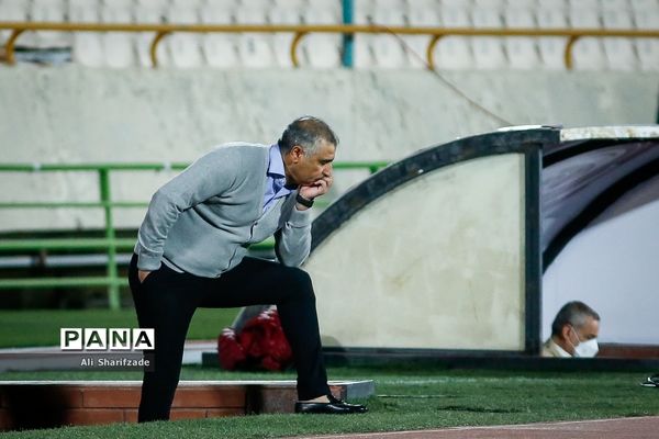 دیدار تیم‌های فوتبال پرسپولیس و نساجی