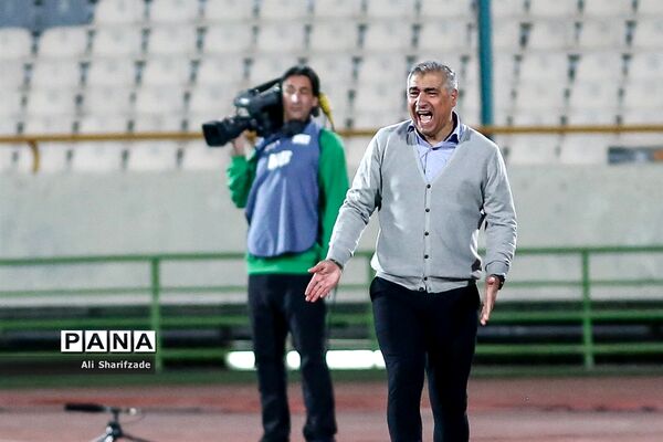 دیدار تیم‌های فوتبال پرسپولیس و نساجی