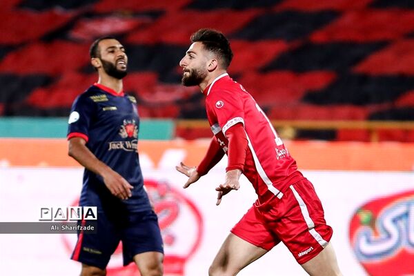 دیدار تیم‌های فوتبال پرسپولیس و نساجی