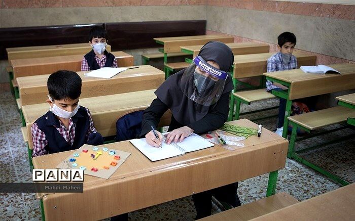 توصیه‌های کرونایی؛ رعایت فاصله ایمن هنگام حضور دانش‌آموزان در مدارس الزامی است