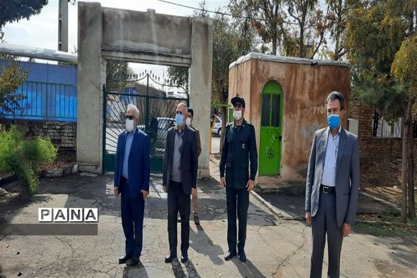 مراسم عطر افشانی و غبار روبی گلزار شهدا به مناسبت هفته بسیج دانش‌آموزی در شهرستان نظرآباد