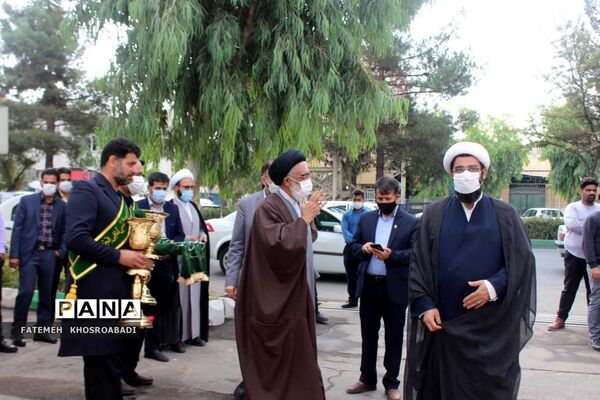 مراسم نواخته شدن زنگ روز قم