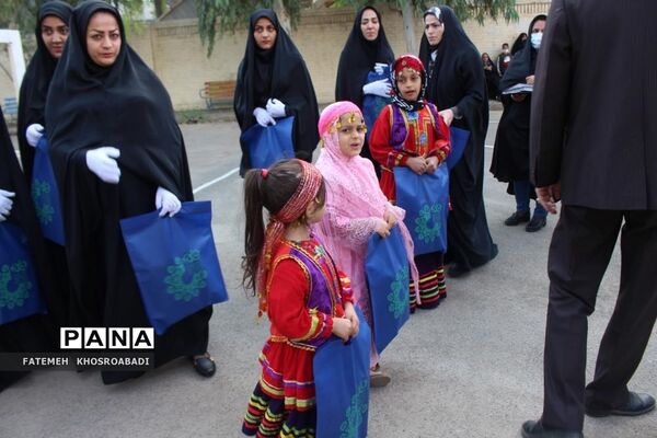 مراسم نواخته شدن زنگ روز قم