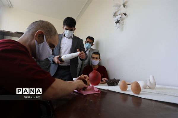 حضور حسن یزدانی در آسایشگاه معلولین ذهنی  شهید بهشتی  مشهد