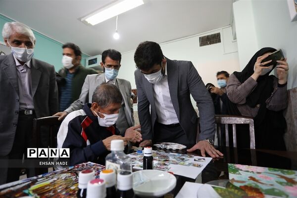 حضور حسن یزدانی در آسایشگاه معلولین ذهنی  شهید بهشتی  مشهد