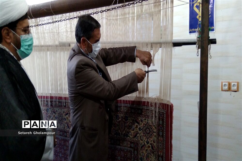 بافت و  برش فرش اهدایی به عتبات عالیات در شهرستان درمیان