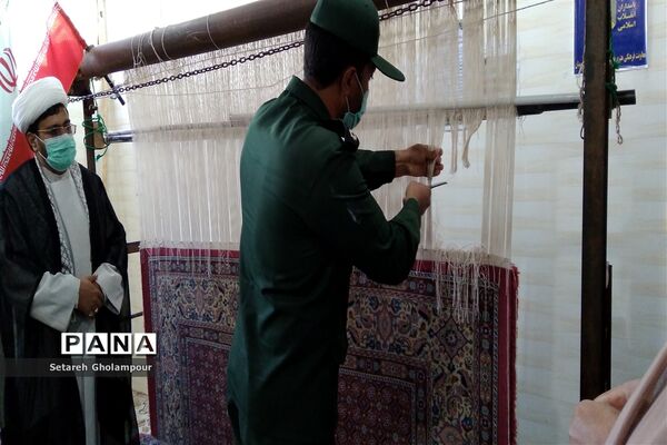 بافت و  برش فرش اهدایی به عتبات عالیات در شهرستان درمیان