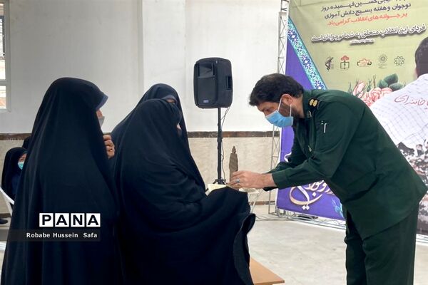آیین افتتاحیه فعالیت‌های یادواره شهدای دانش‌آموزی و فرهنگیان در منطقه ۱۷