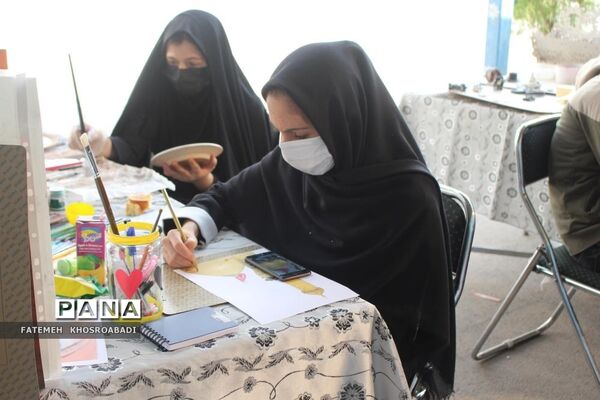 بازدید مدیرکل آموزش و پرورش قم از نمایشگاه آثار دانش‌آموزان استثنایی
