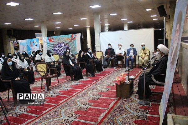 دیدار جمعی از نخبگان و اعضای تشکل‌های دانش‌آموزی دختر با نماینده ولی فقیه در استان و امام جمعه بوشهر