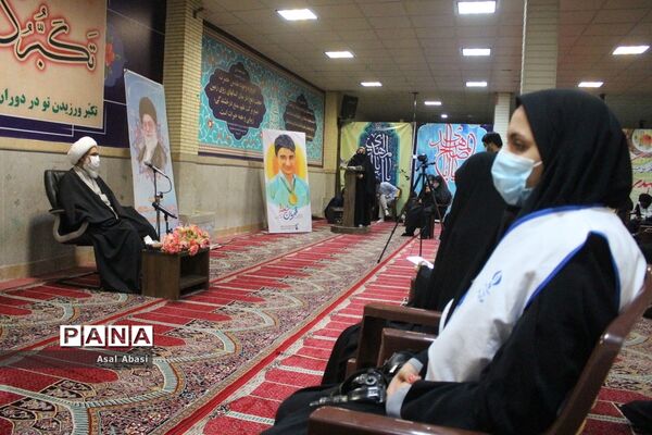 دیدار جمعی از نخبگان و اعضای تشکل‌های دانش‌آموزی دختر با نماینده ولی فقیه در استان و امام جمعه بوشهر