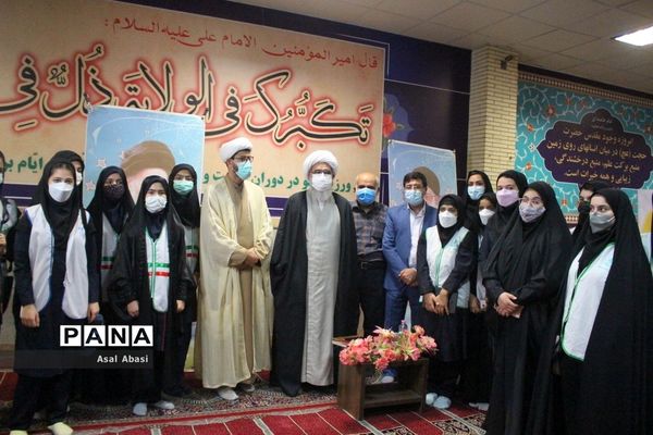 دیدار جمعی از نخبگان و اعضای تشکل‌های دانش‌آموزی دختر با نماینده ولی فقیه در استان و امام جمعه بوشهر