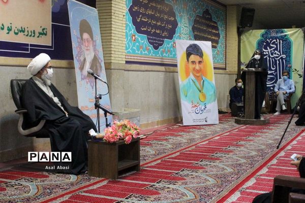 دیدار جمعی از نخبگان و اعضای تشکل‌های دانش‌آموزی دختر با نماینده ولی فقیه در استان و امام جمعه بوشهر