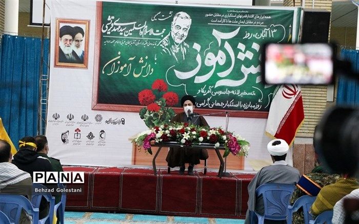 مساله استکبارستیزی با خداباوری و خداترسی  نهادینه می‌شود