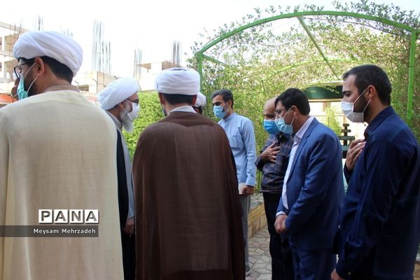 دیدار جمعی از نخبگان و اعضای تشکل‌های دانش آموزی  پسربا نماینده ولی فقیه در استان و امام جمعه بوشهر