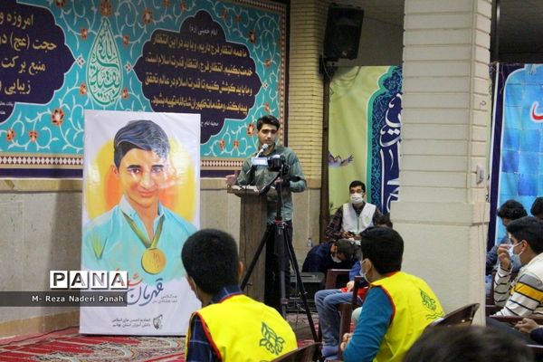 دیدار جمعی از نخبگان و اعضای تشکل‌های دانش آموزی  پسربا نماینده ولی فقیه در استان و امام جمعه بوشهر