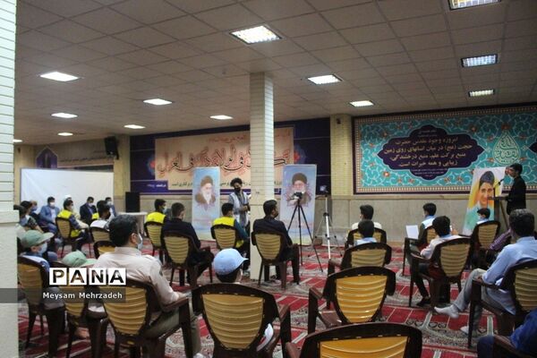 دیدار جمعی از نخبگان و اعضای تشکل‌های دانش آموزی  پسربا نماینده ولی فقیه در استان و امام جمعه بوشهر