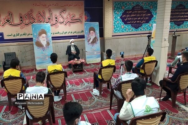 دیدار جمعی از نخبگان و اعضای تشکل‌های دانش آموزی  پسربا نماینده ولی فقیه در استان و امام جمعه بوشهر