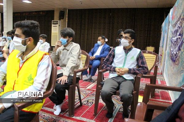 دیدار جمعی از نخبگان و اعضای تشکل‌های دانش آموزی  پسربا نماینده ولی فقیه در استان و امام جمعه بوشهر