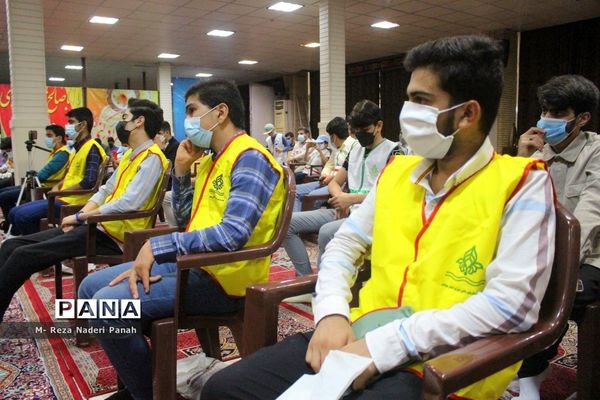 دیدار جمعی از نخبگان و اعضای تشکل‌های دانش آموزی  پسربا نماینده ولی فقیه در استان و امام جمعه بوشهر