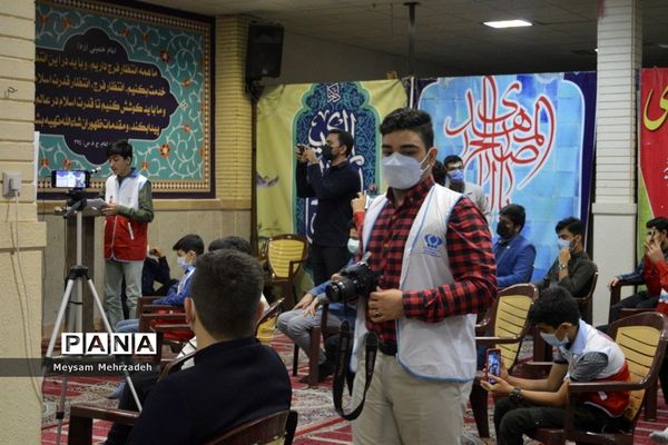 دیدار جمعی از نخبگان و اعضای تشکل‌های دانش آموزی  پسربا نماینده ولی فقیه در استان و امام جمعه بوشهر