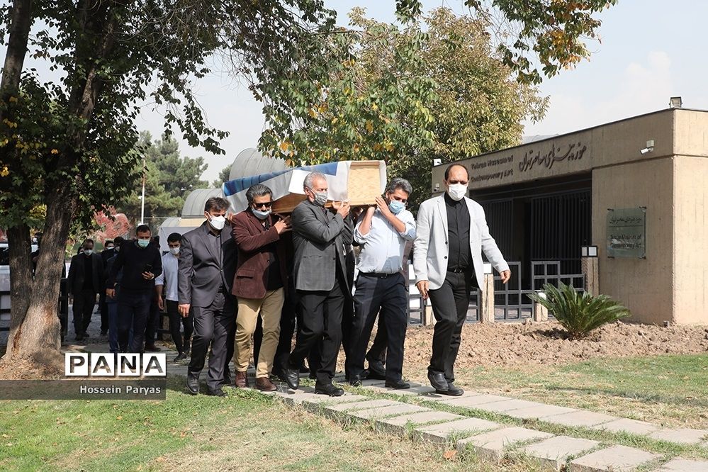 مراسم تشییع پیکر مرحومه ایران درودی هنرمند نقاش