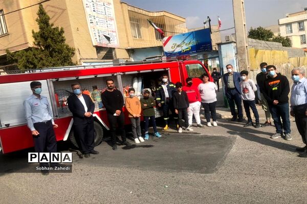 اجرای طرح پدافند غیرعامل و پدافند عامل در مدرسه البرز رودهن