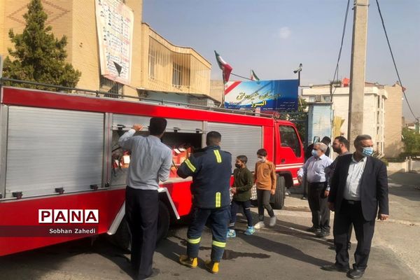 اجرای طرح پدافند غیرعامل و پدافند عامل در مدرسه البرز رودهن