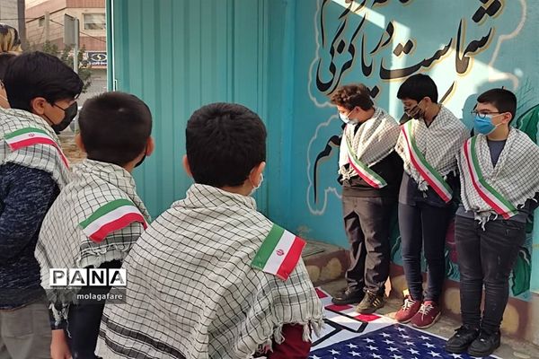 نواختن زنگ استکبار ستیزی در منطقه 10