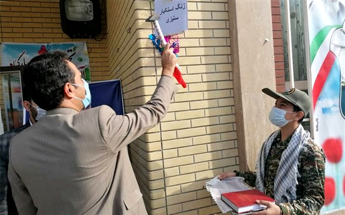 برگزاری آیین نواختن زنگ استکبارستیزی در شهرستان شیروان