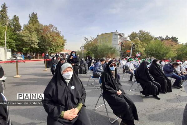 مراسم استکبار ستیزی در میدان دانش آموز منطقه 16 تهران