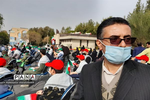 مراسم استکبار ستیزی در میدان دانش آموز منطقه 16 تهران