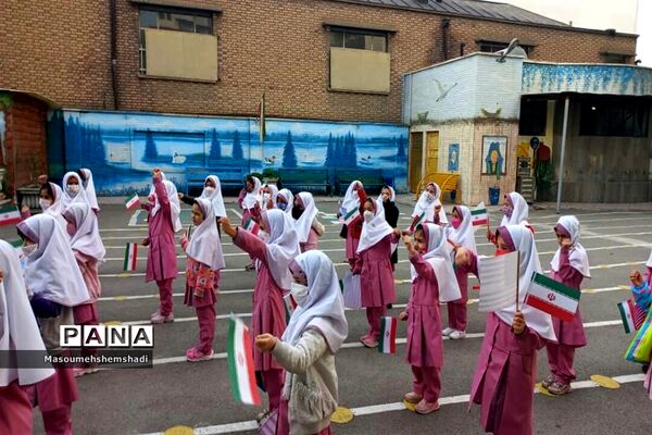 زنگ ملی مبارزه با استکبار جهانی  درمدارس منطقه ۱۲