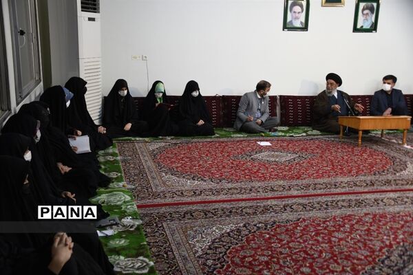 دیدارمسئولان و نمایندگان  تشکل‌های دانش‌آموزی استان اصفهان با نماینده ولی فقیه در استان اصفهان